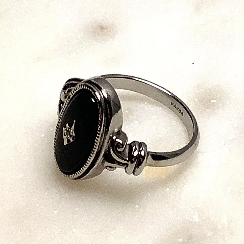 Avon Genuine Black Onyx and Diamond Ring Vintage Style Sz 7